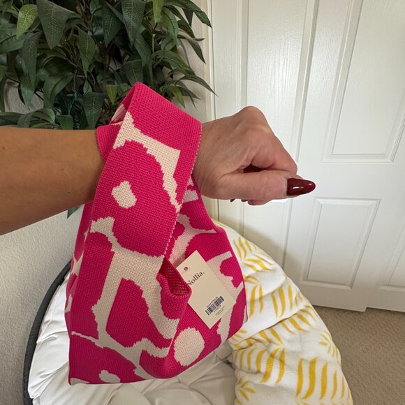 Wrist Tote Bag - 100% Polyester- Hot Pink/ White Daisies - NWT - Picture 3 of 8